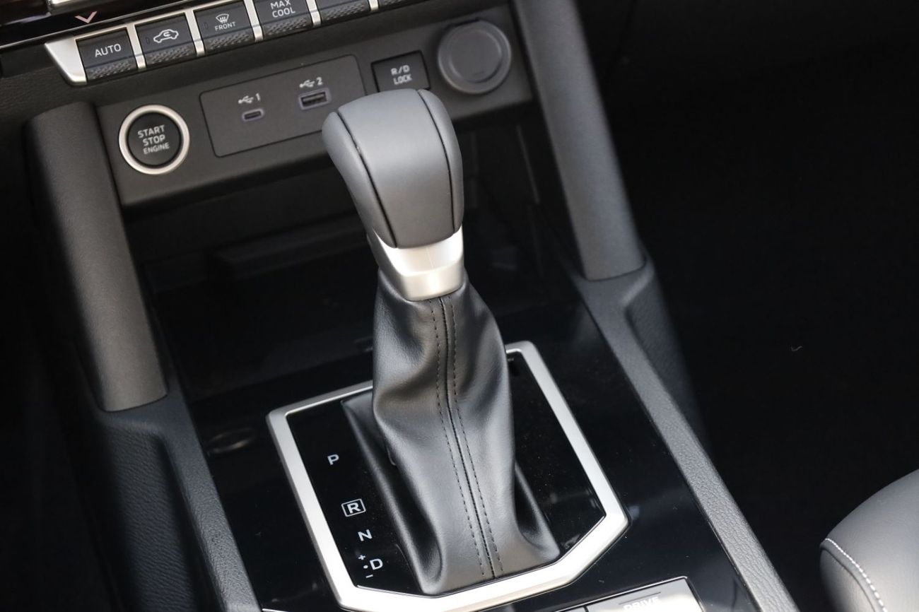 Mitsubishi L200 DC SPORTERO 4WD 2.4L DIESEL AUTOMATIC TRANSMISSION ( FOR RE-EXPORT OUTSIDE GCC COUNTRIES)