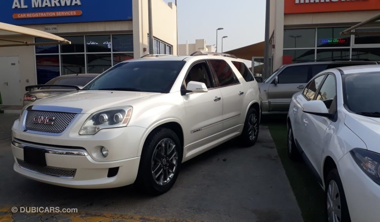 GMC Acadia Denali / warranty /full option /super super clean