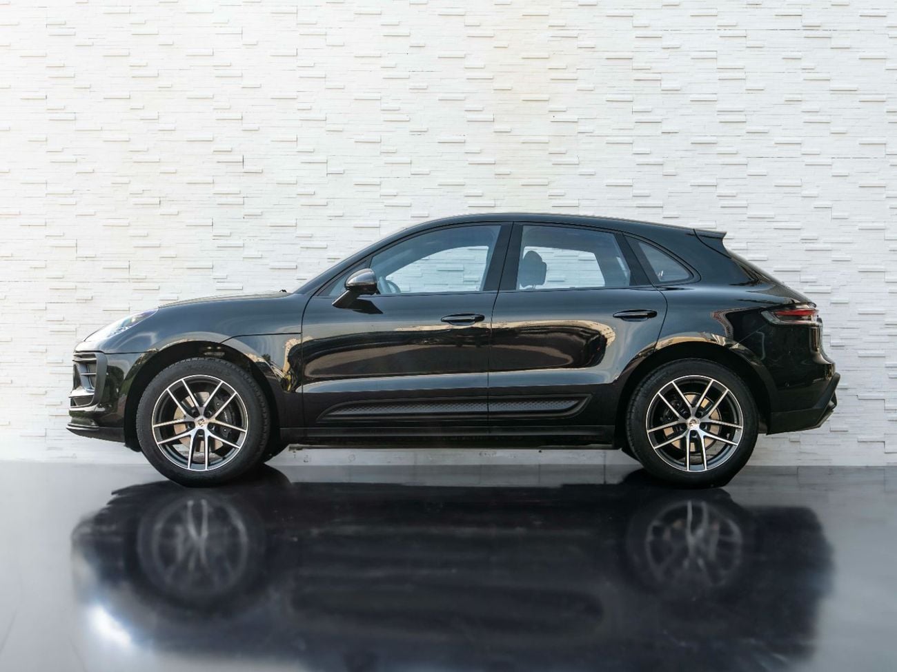 بورش ماكان Base