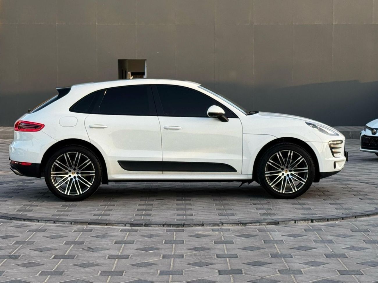 بورش ماكان Std 2.0L (260 HP)