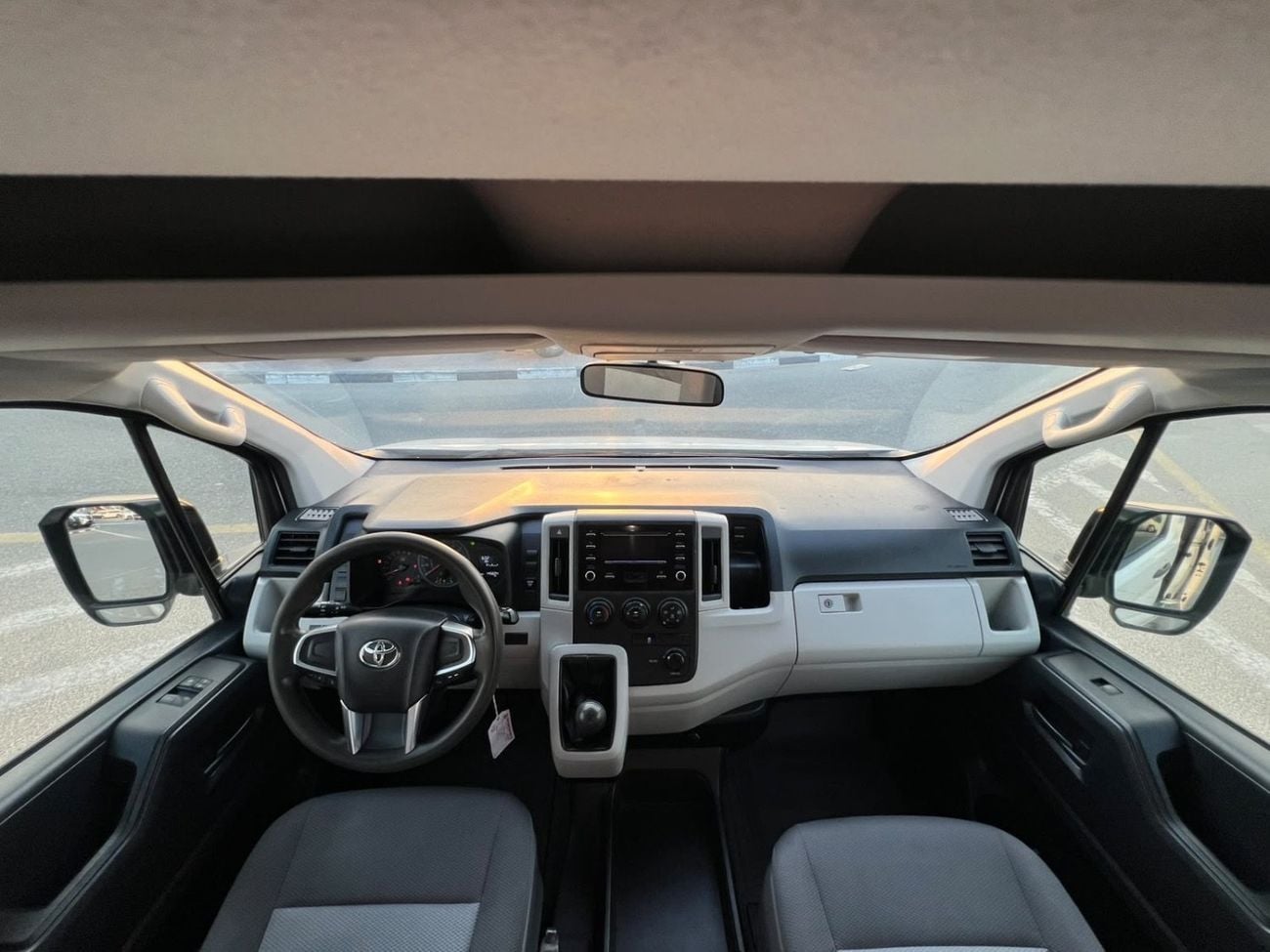 Toyota Hiace 2021 Toyota Hiace 3.5L V6 - Passenger - Manual - Patrol   13 Seater - No Accident -