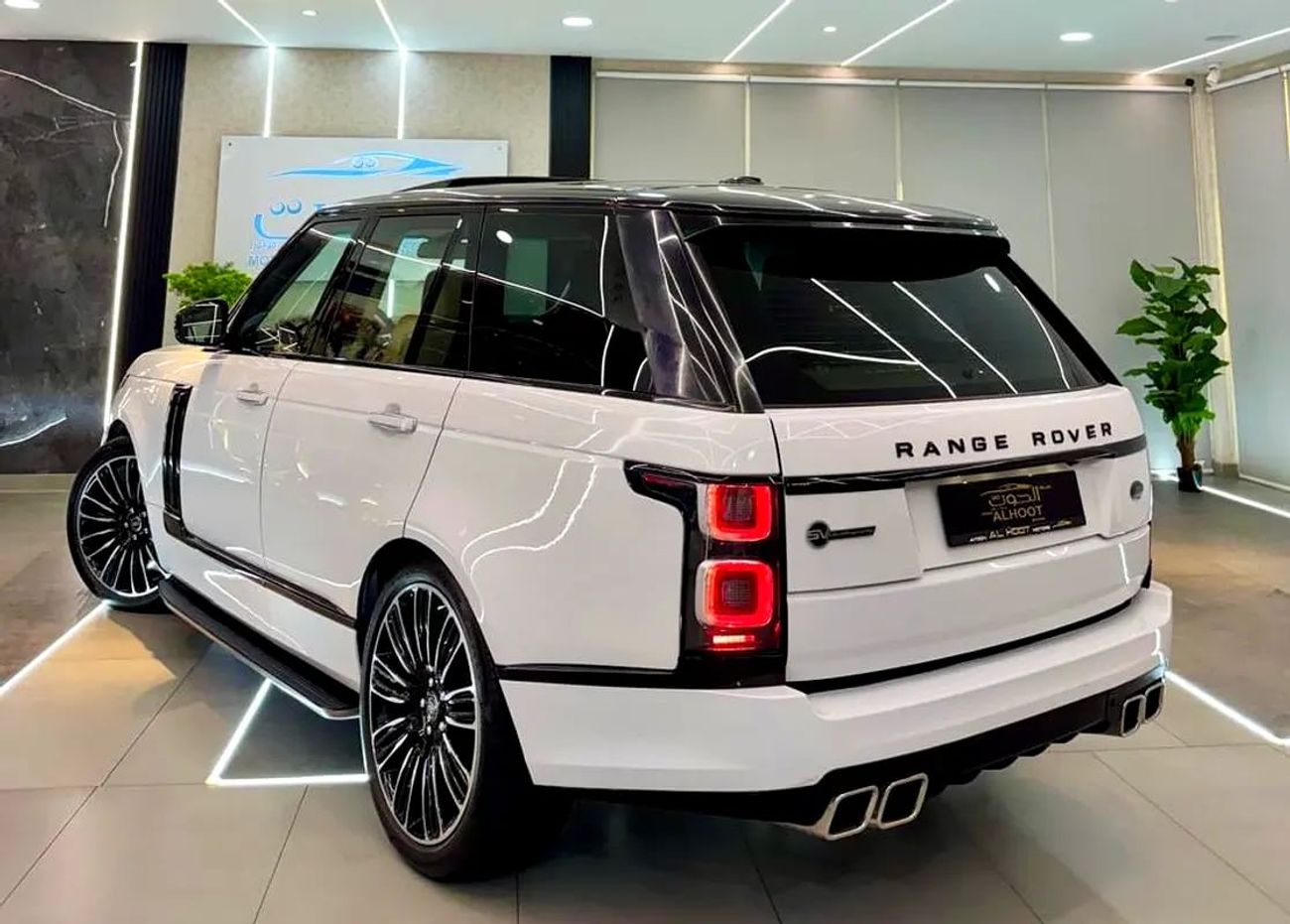 Land Rover Range Rover AMAZING VOGUE SV DESIGN || V8 SUPERCHARGED || GCC || PERFECT CONDITION