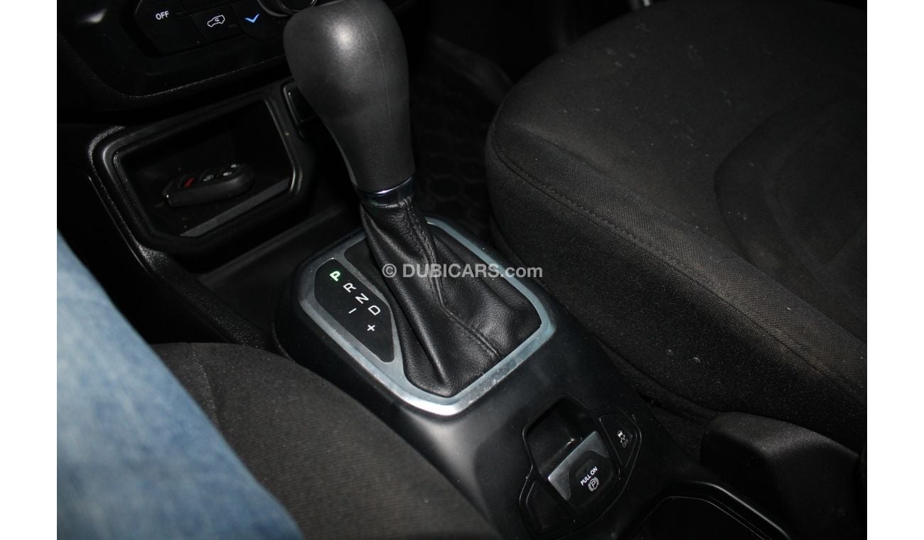 Jeep Renegade LATITUDE / DVD / REAR A/C , LOW MILEAGE (LOT # 2218)