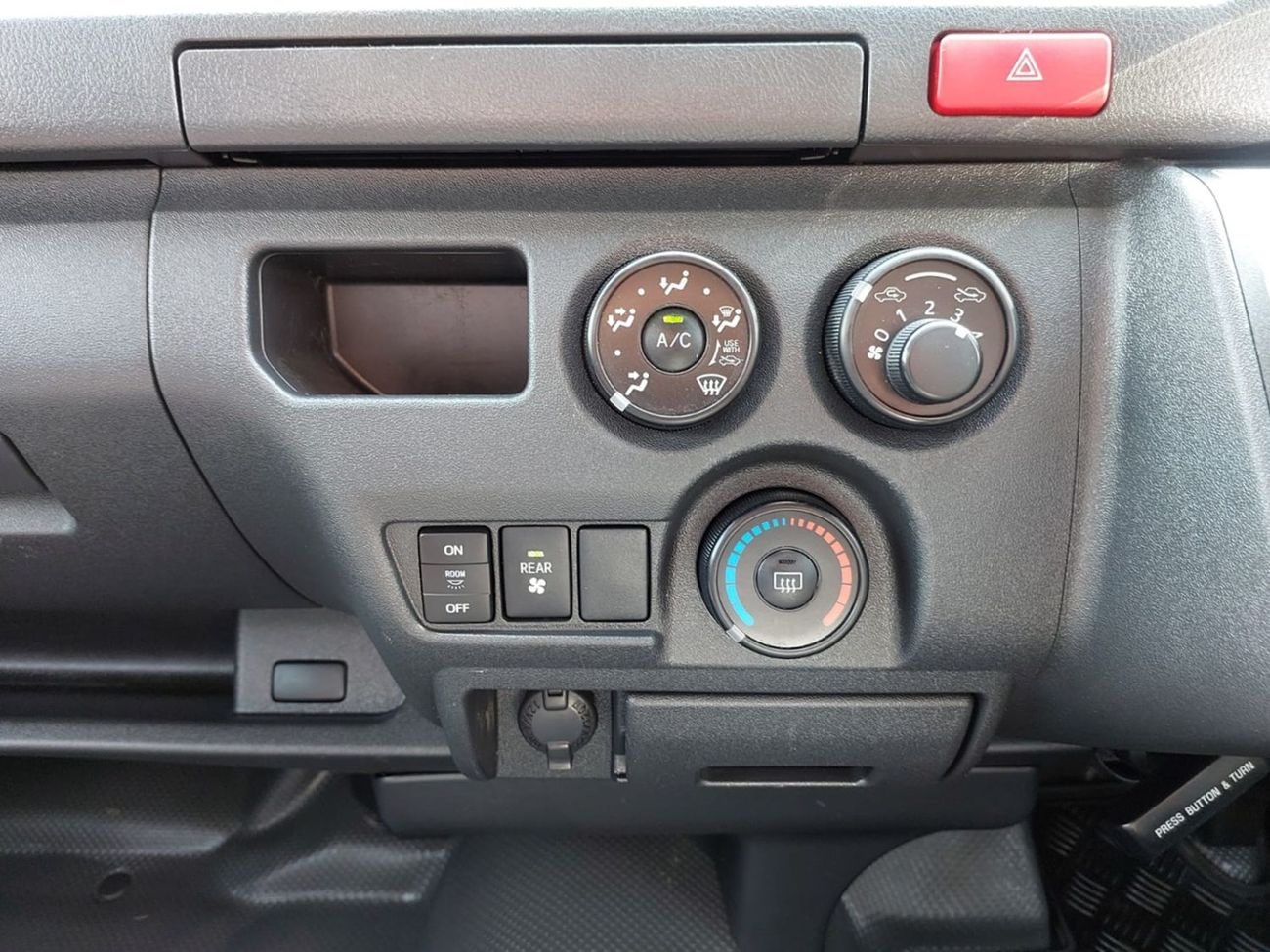 Toyota Hiace TOYOTA HIACE COMMUTER VAN RHD 2017 MODEL 2.7 L PETROL AUTOMATIC(PM77975)