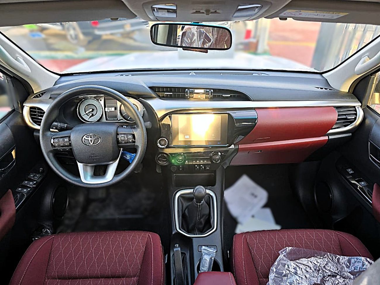 Toyota Hilux S GLX 2.4L AWD M/T Toyota Hilux S GLX 2.7L AWD M/T White Color 2025