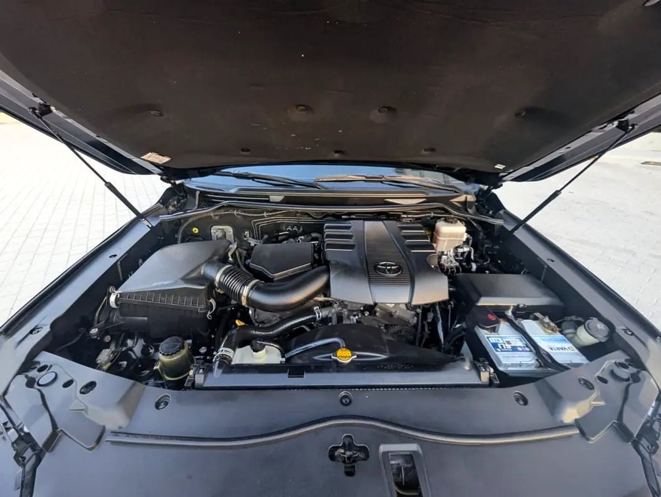 Toyota Land Cruiser GXR FACELIFTED WITH INTERIOR AND EXTERIOR V6 4.0L Excellent Condition
