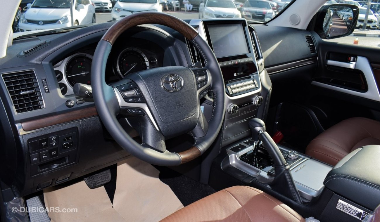 تويوتا لاند كروزر VXR Grand Touring S 5.7 V8 فقط للتصدير