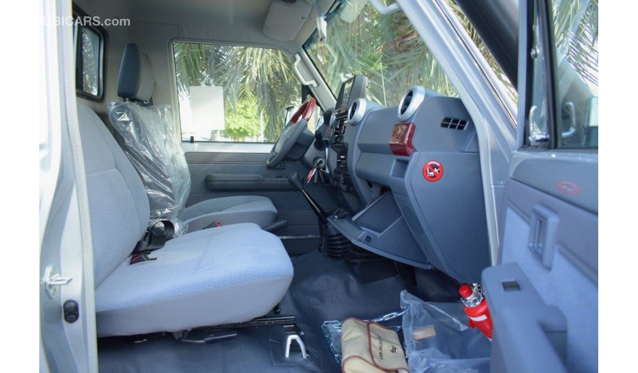تويوتا لاند كروزر بيك آب 79 SINGLE CAB PICKUP LX V6 4.0L PETROL 4WD MANUAL TRANSMISSION