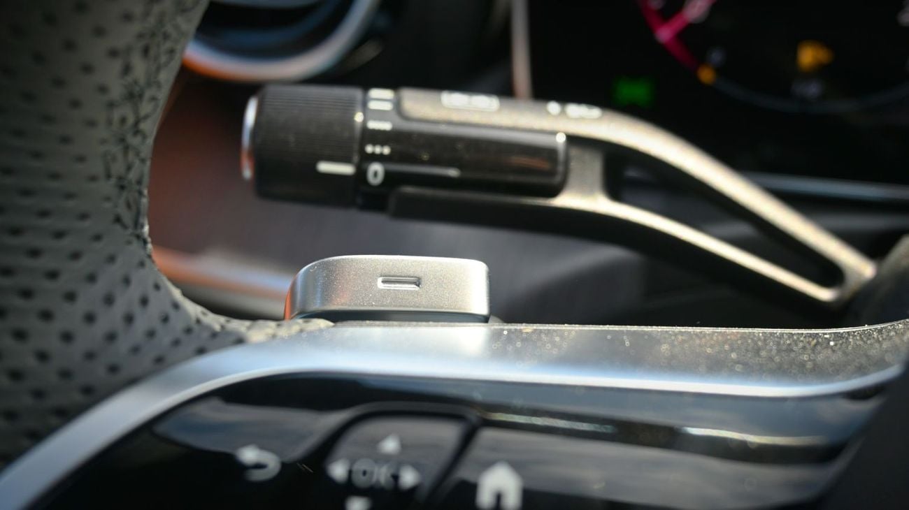 مرسيدس بنز C 200 Mercedes C200 L 2025 1.5L 4 Cylinder 170 hp  4 Doors 5 Seats White outside Black/Brown inside