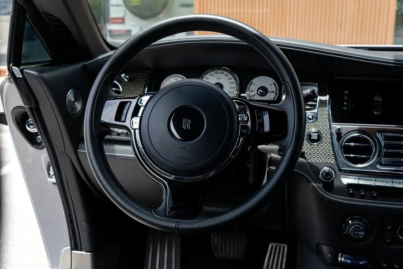 رولز رويس داون Rolls-Royce Dawn Black Badge 2021