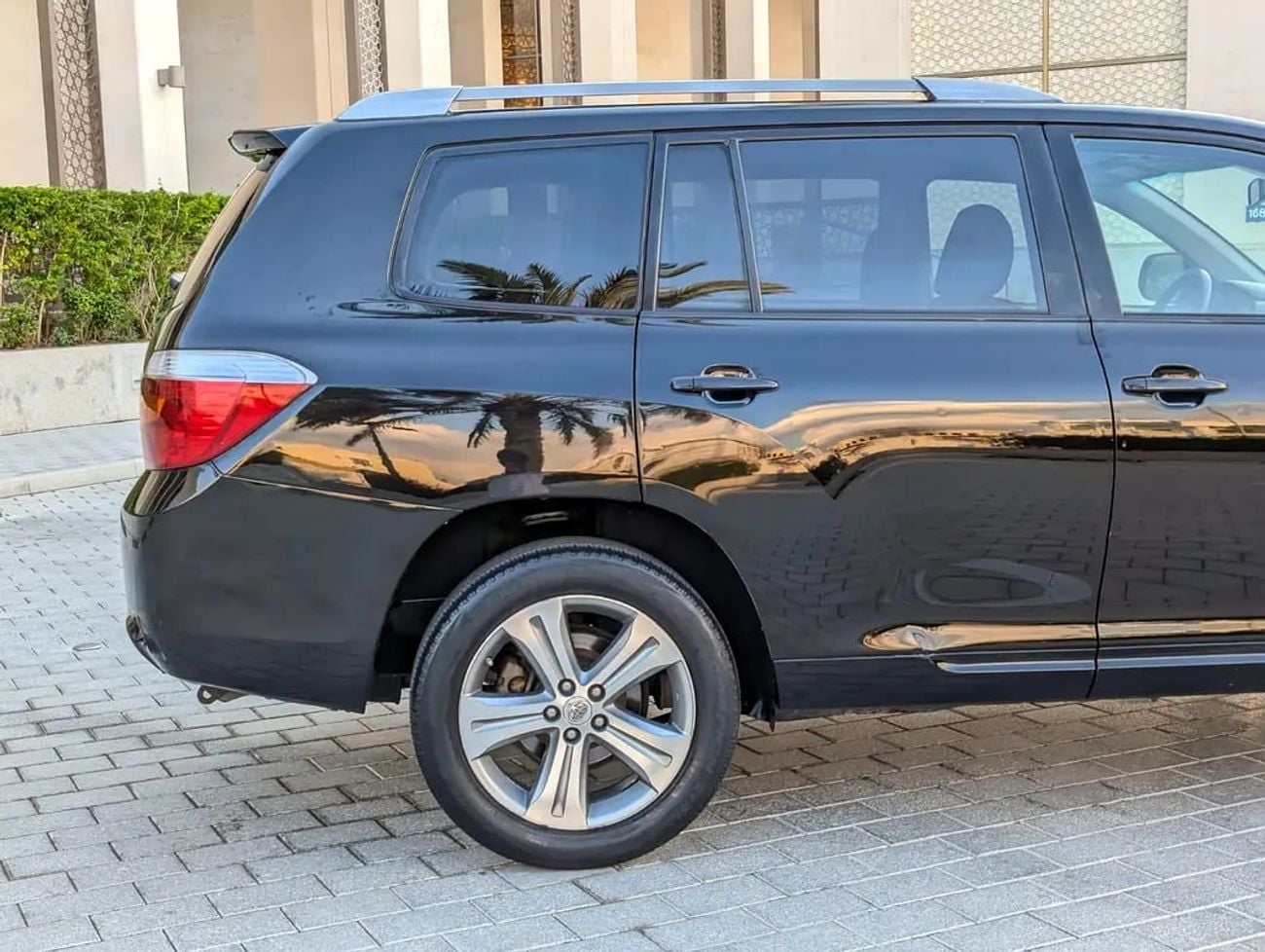 تويوتا هايلاندر V6 | 3.5L V6 | Spacious &amp; Reliable Family SUV