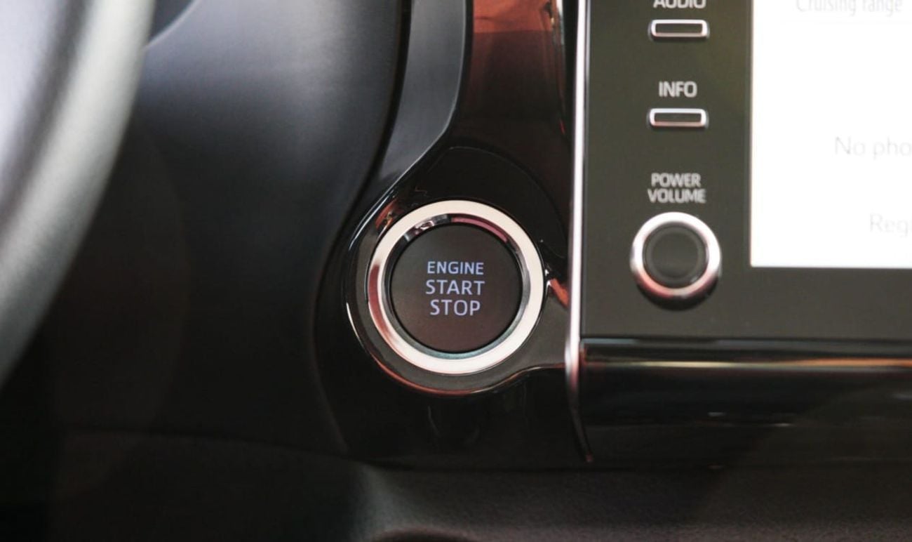 تويوتا هيلوكس SR5 2.7L 4WD A/T