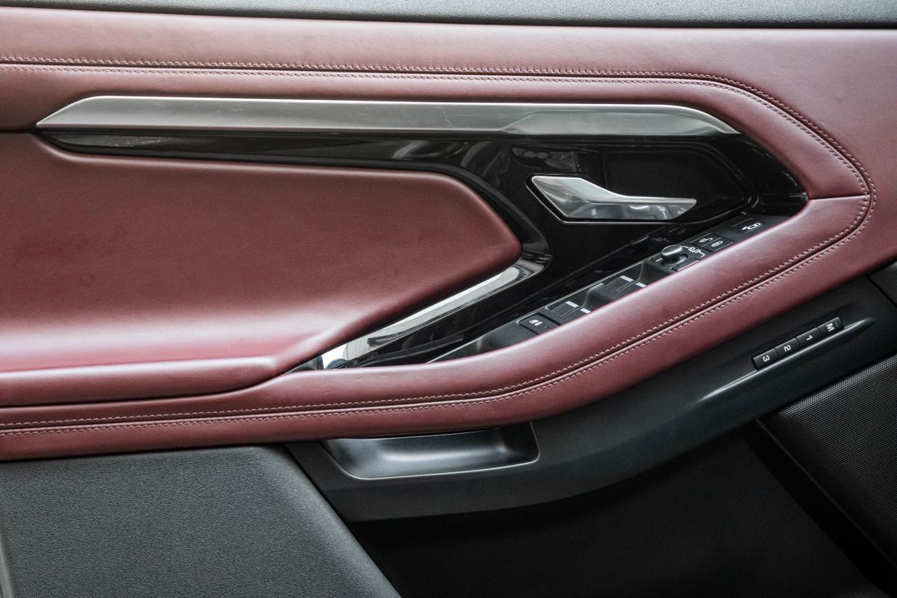 Land Rover Range Rover Evoque EVOQUE R-DYNAMIC HSE P300 | 2,546 P.M | 0% Downpayment | FULL AGENCY HISTORY