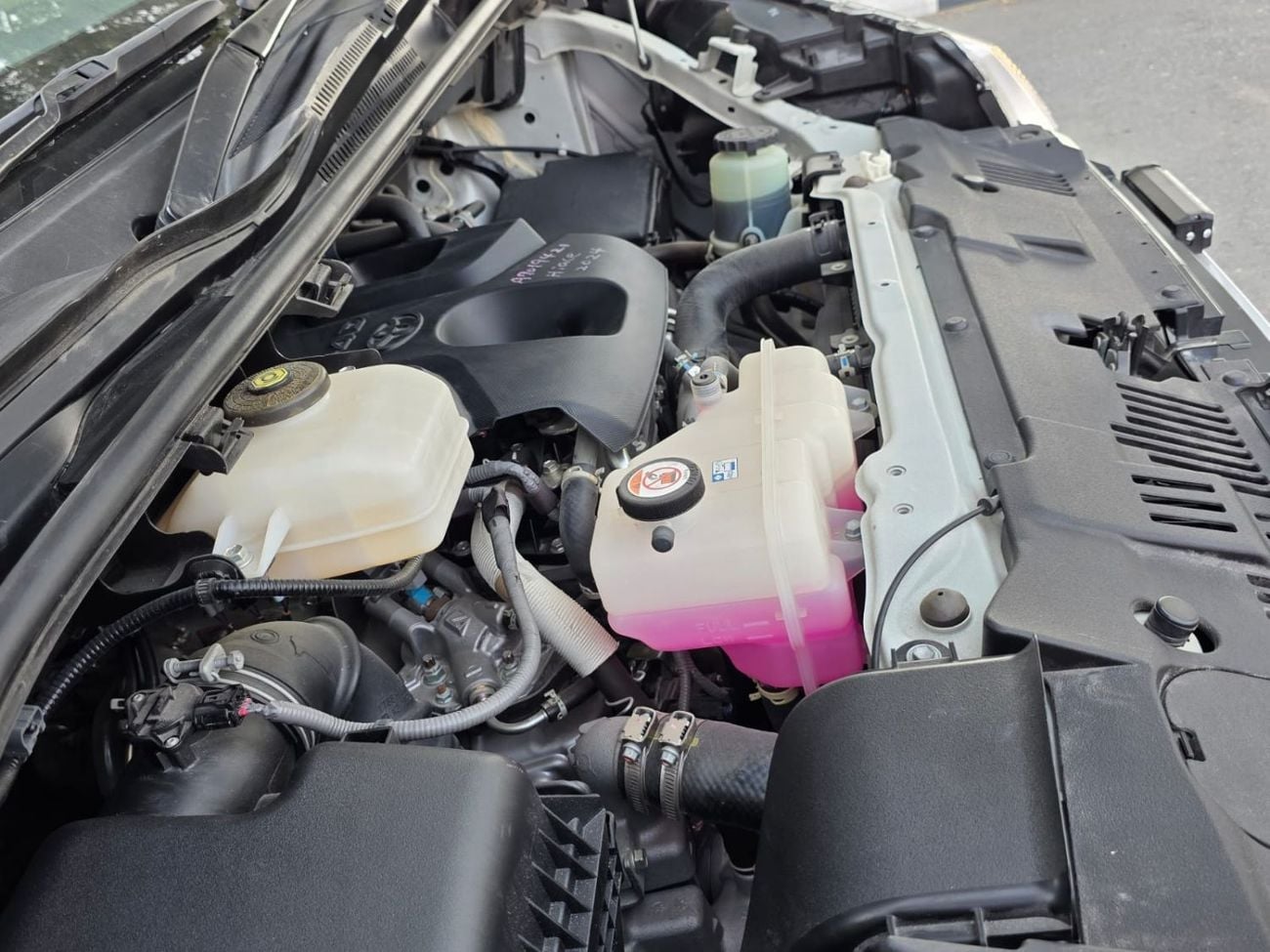 Toyota Hiace DLS - STD ROOF FUEL DIESEL ,ENGINE CAPACITY 2800 CC ,RIGHT HAND DRIVE ONLY FOR EXPORT