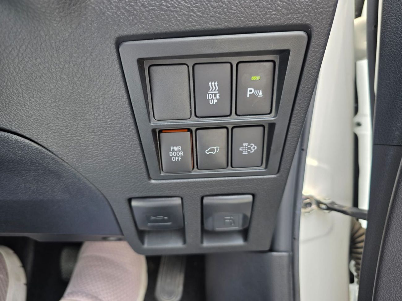 Toyota Fortuner diesel 2,8 liter right hand drive leather power seats with back camera