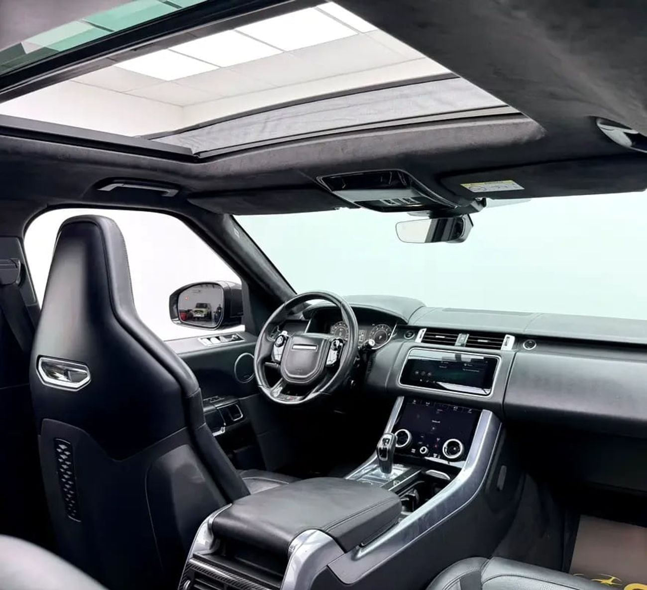 Land Rover Range Rover Sport SVR, Full RR Service History, Carbon Fiber Interior, Fully Loaded, GCC