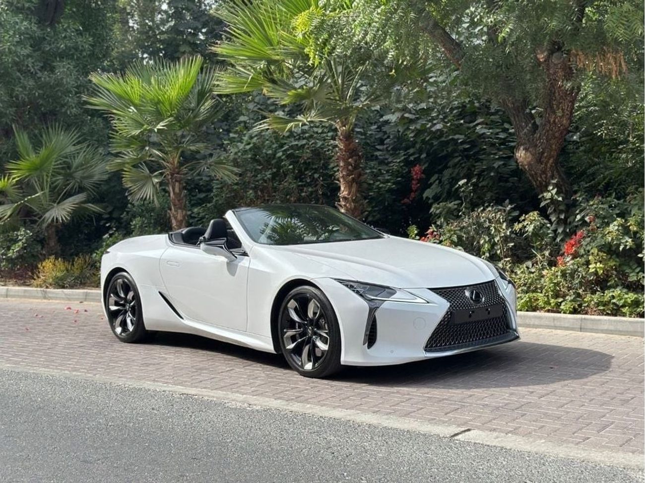 لكزس LC500 كابريوليه Titanium  5.0L Lexus LC500 Convertible Titanium 5.0L Titanium 5.0L | 2024 | Zero Km | V8 471 HP | Wa