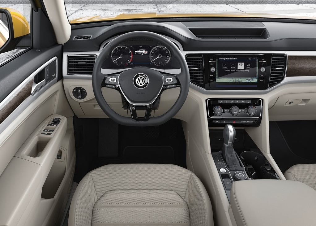 Volkswagen Teramont interior - Cockpit