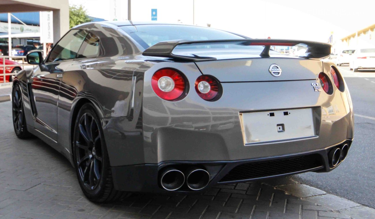 Nissan GT-R