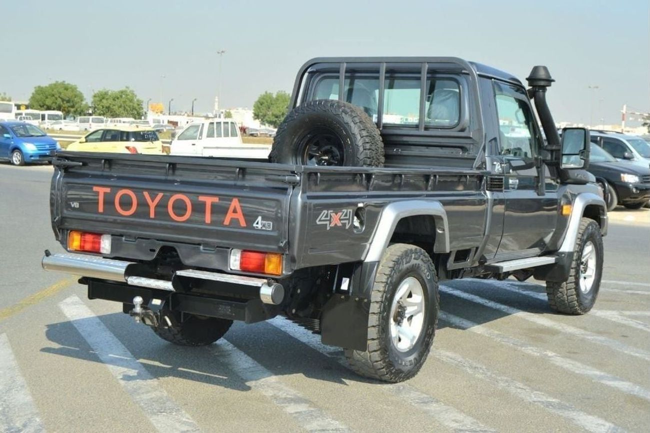 تويوتا لاند كروزر بيك آب Single cabin