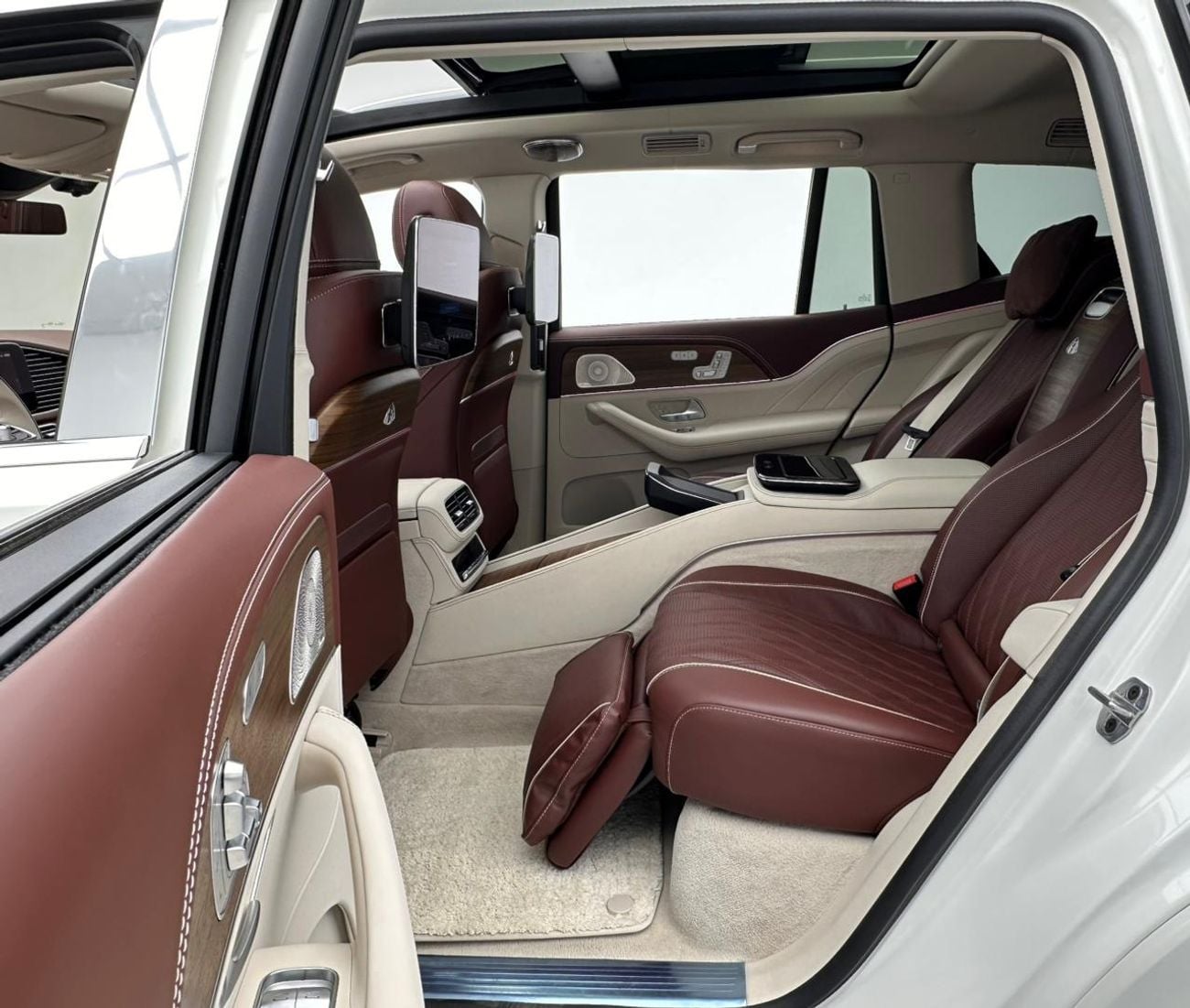 مرسيدس مايباخ gls600 مايباخ 2024 Mercedes-Maybach GLS 600 4MATIC, 1 Year Warranty Unlimited Km, Full Service History