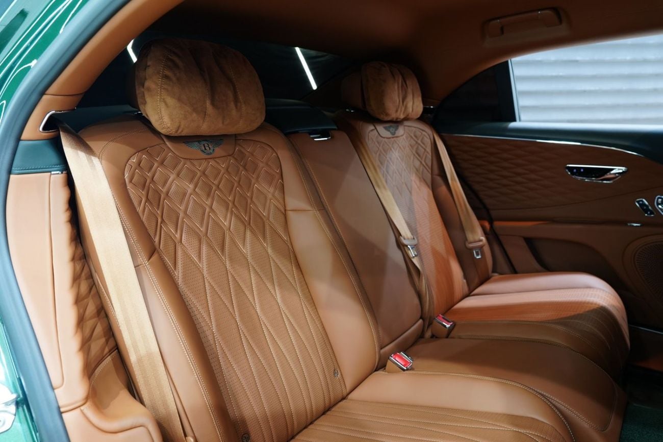 Bentley Flying Spur 2022 Bentley Flying Spur V8, Mulliner Driving Specs, Rare Green, Rear Touchscreen!!