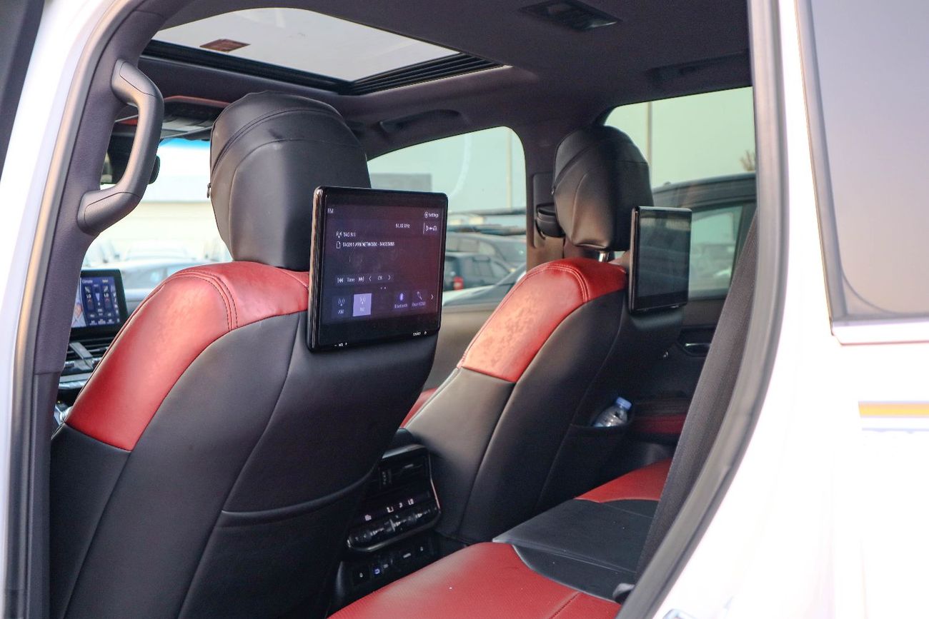 Toyota Land Cruiser VXR 3.5L 2023 Toyota Land Cruiser VXR (3.5L Twin-Turbo V6, Full Option, White Exterior, Red Interior