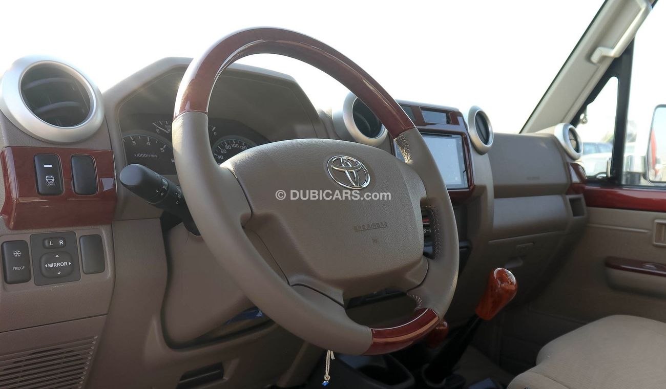 Toyota Land Cruiser Pick Up LX V6