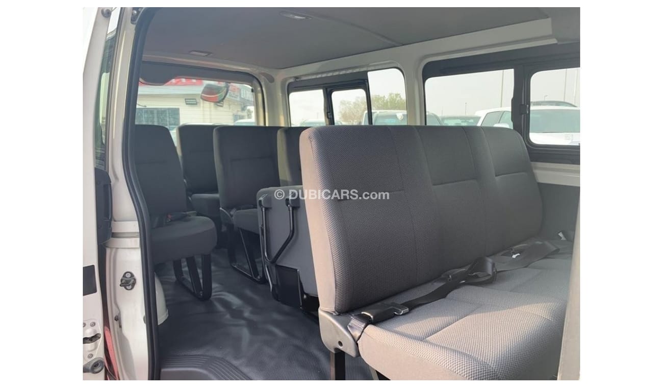 تويوتا هاياس Standard Roof 15 Seater 2.5L Diesel FWD