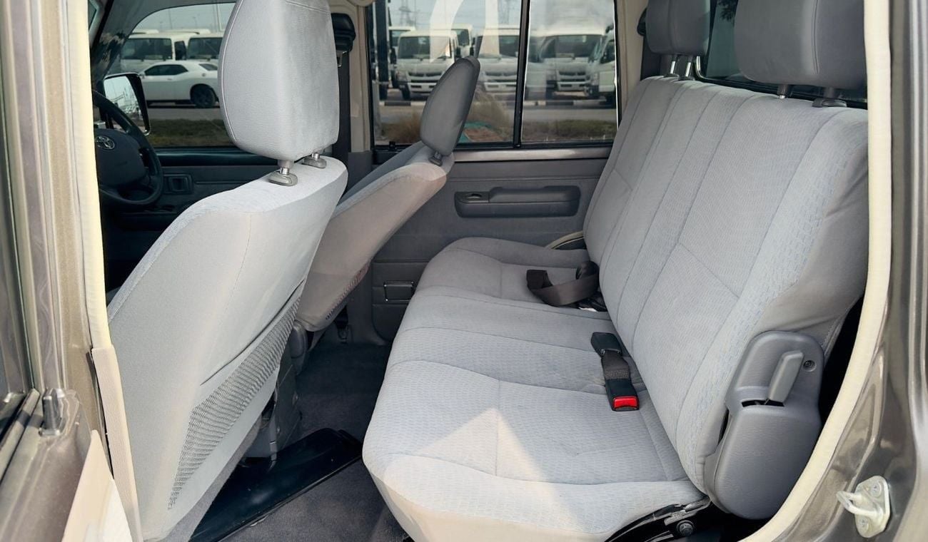 Toyota Land Cruiser Pick Up DOUBLE CABIN WITH PREMIUM ACCESSORIES MODIFICATION | RHD | 4.5L DIESEL ENGINE | (MT) | 2017