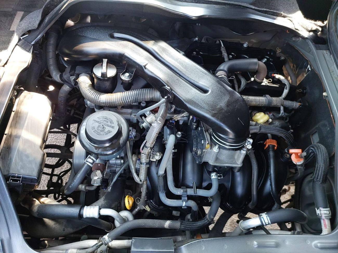 تويوتا هاياس (RAMADAN OFFER) TOYOTA HIACE VAN RHD 2005 MODEL 2.0 L PETROL AUTOMATIC(PM26783)