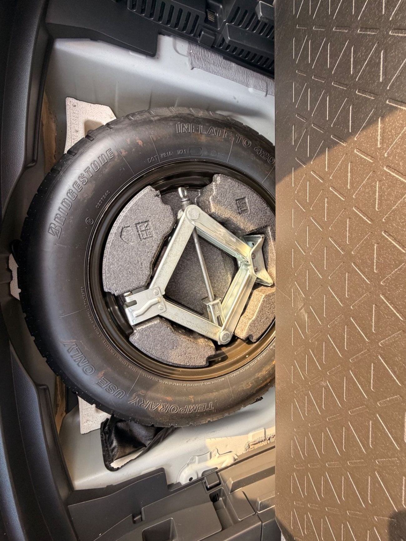 Toyota RAV4 Hybrid XLE 2.5L