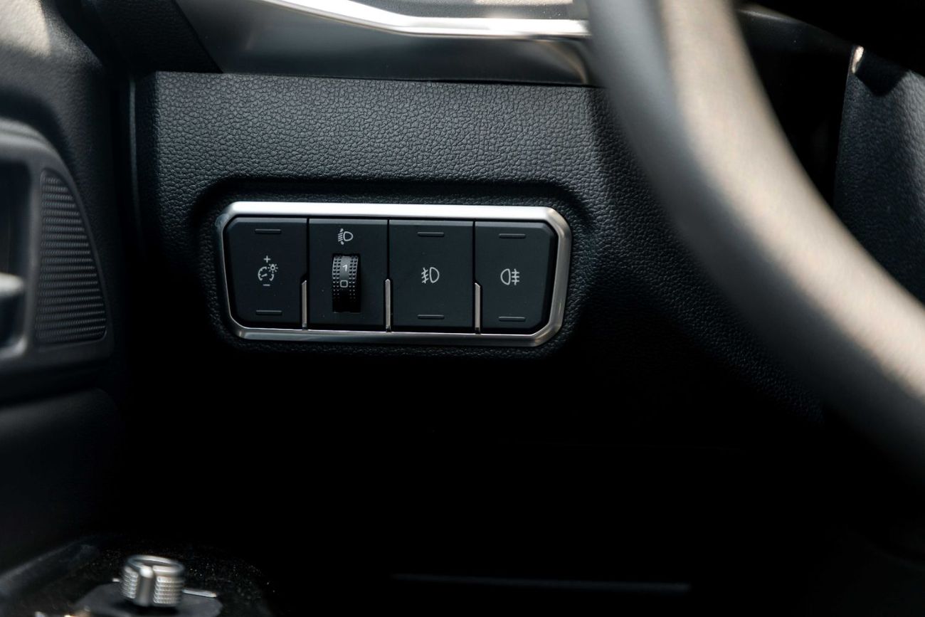 جريت وول وينغل 7 4X4 Standard 2.4L - Manual - Titanium White Inside Black