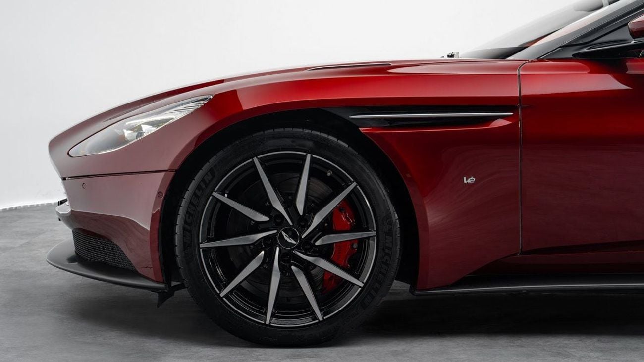 أستون مارتن DB11 V12 - Q Exclusive - 2018 - GCC