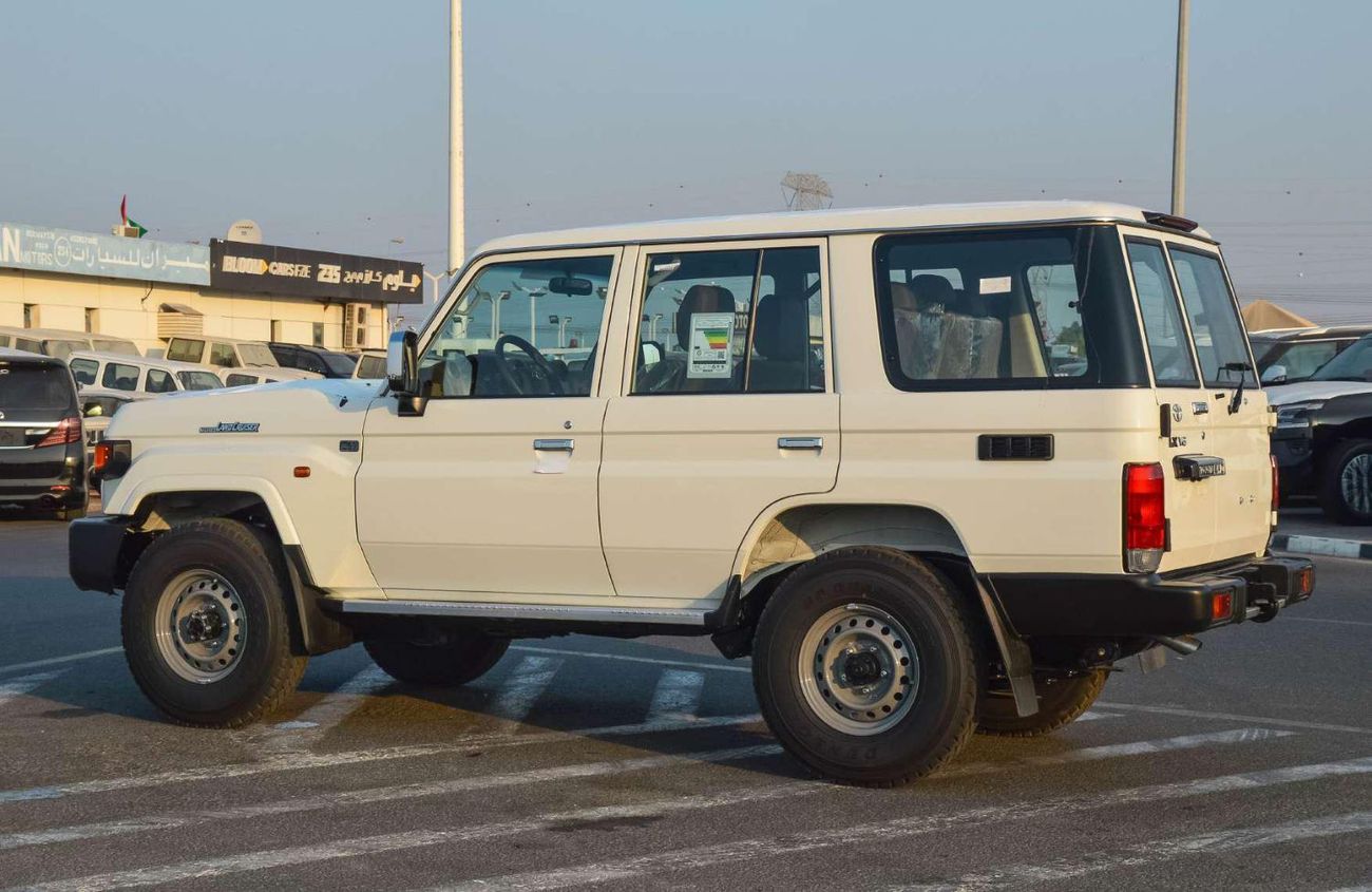 تويوتا لاند كروزر 70 TOYOTA LAND CRUISER 76 4.0L V6 AT  4WD 5DOOR SUV 2025