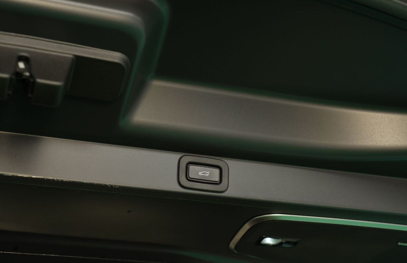 Land Rover Range Rover FIRST EDITION P530 (Batumi Gold)