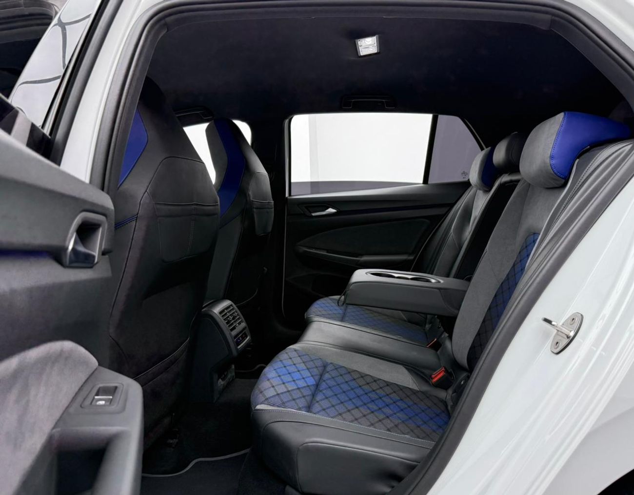 Volkswagen Golf R Base 2.0T 2024 Volkswagen Golf R ,Agency Warranty+Full Service History ,GCC