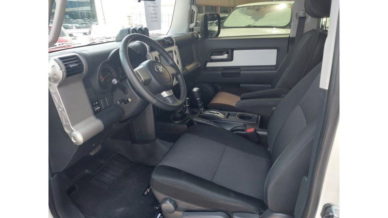 Toyota FJ Cruiser TOYOTA FJ CRUISER GXR WARRANTY FROM ALFUTTAIM