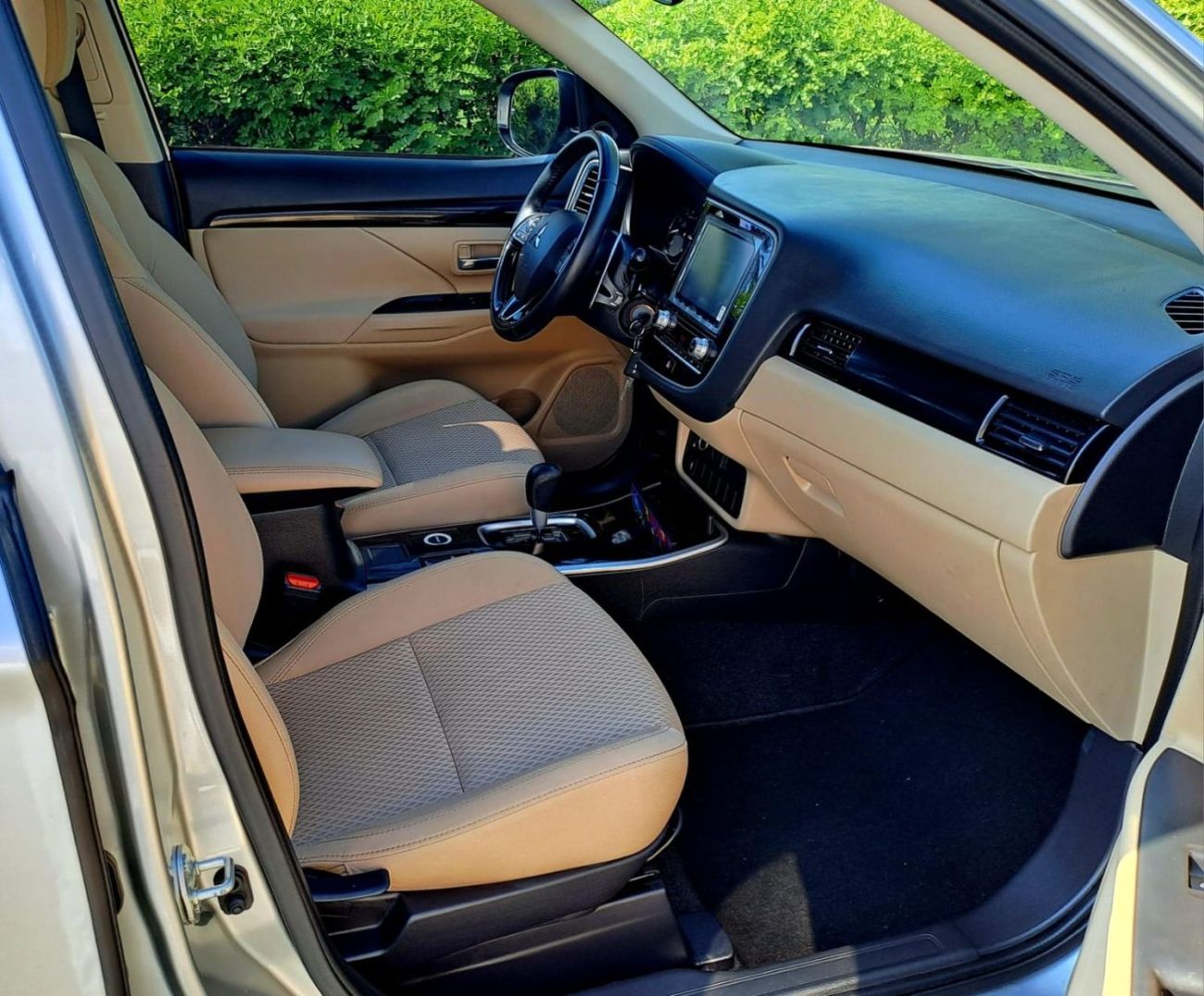 ميتسوبيشي آوتلاندر GLX High 2.4L 910-Monthly l GCC l Cruise, Camera, 4x4 l Accident Free