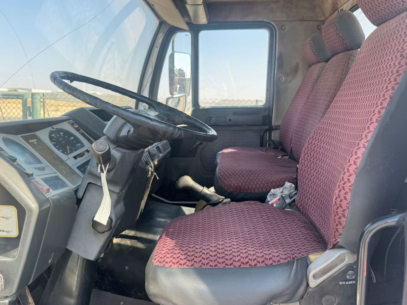 MAN TGM 18.240 MAN 18220  MODEL 2006 LONG CHASSIS 4X2 WITH CRANE 5 TONS