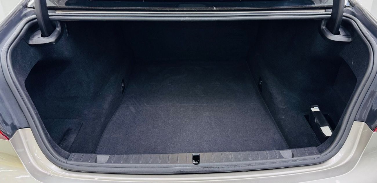 بي أم دبليو 750Li Luxury 4.4L (523 HP)