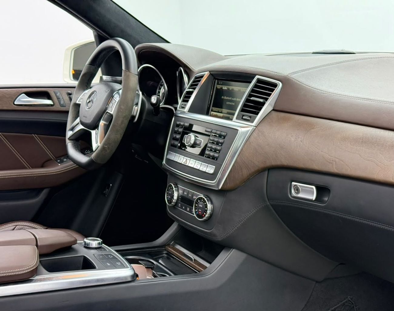 مرسيدس بنز ML 63 AMG STANDARD مرسيدس بنز ML 63 AMG موديل 2014، سجل صيانة كامل، كاملة المواصفات، بحالة ممتازة، خليجية