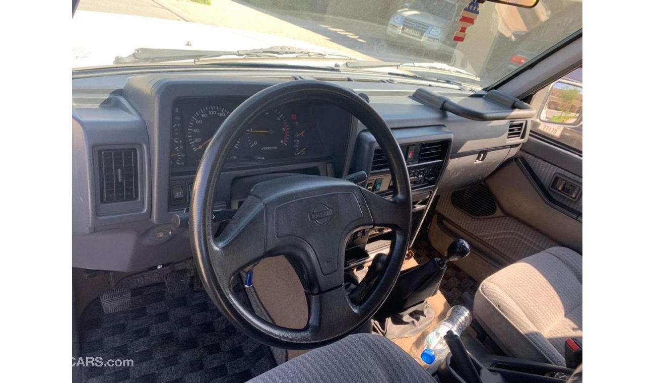 Nissan Patrol Safari للبيع نيسان كبسولة مديل 1990 الموتر نظيف و الداخلية نظيفة بحالة الوكالة الموتر ماشي 164 الف كيلو ، ا