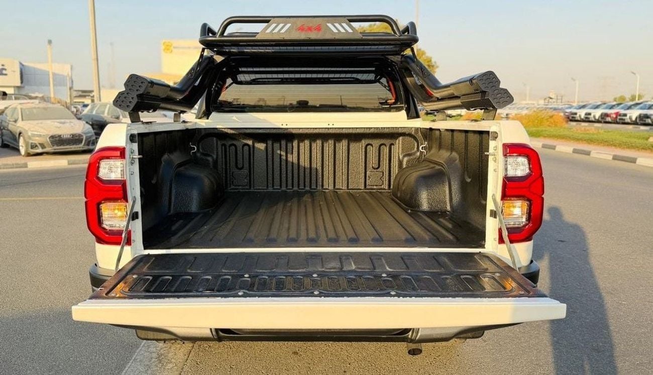 Toyota Hilux 2018 | DOUBLE CABIN | RHD | 2.8L DIESEL ENGINE | AUTOMATIC TRANSMISSION | RHINO ROOF RACK | NUDGE BA