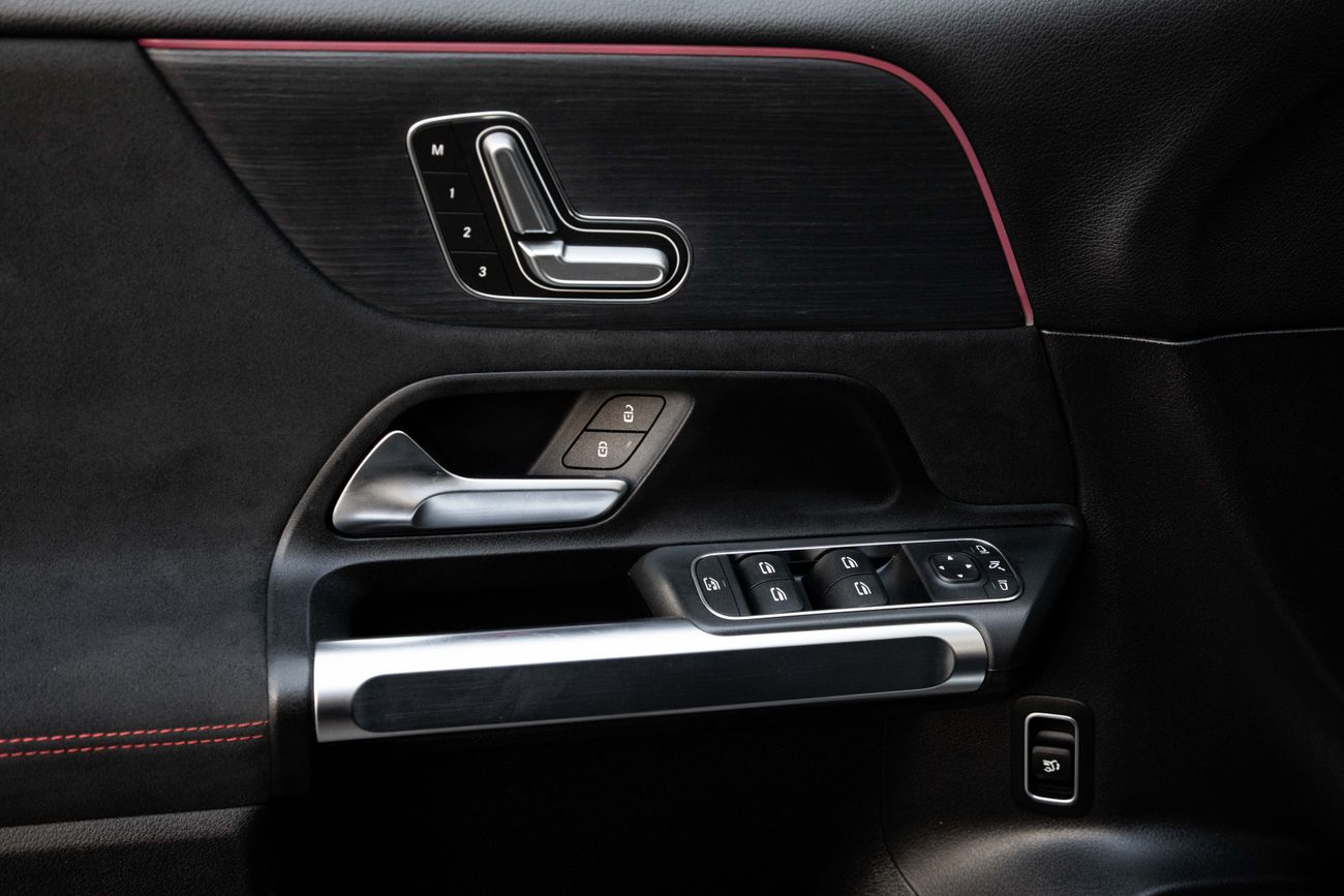 مرسيدس بنز GLB 200 GLB 200 AMG | 3,134 P.M | 0% Downpayment | Agency Warranty!