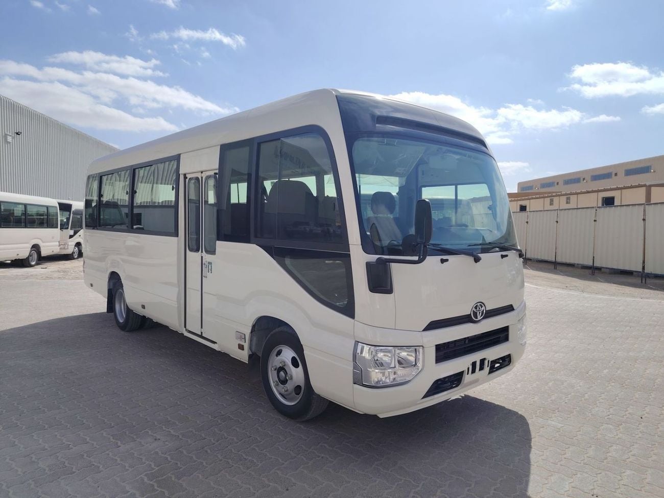 Toyota Coaster 2025 TOYOTA COASTER HIROOF 2.8L DIESEL A/T 22 SEATER LUGGAGE RACK BRAND NEW 0KM