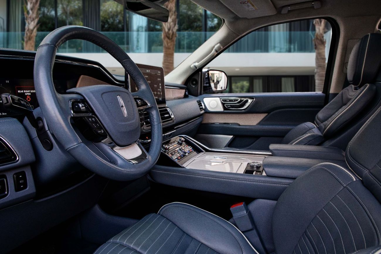 لينكولن نافيجاتور Navigator Presidential | 3,623 P.M | 0% Downpayment | Impeccable Condition!