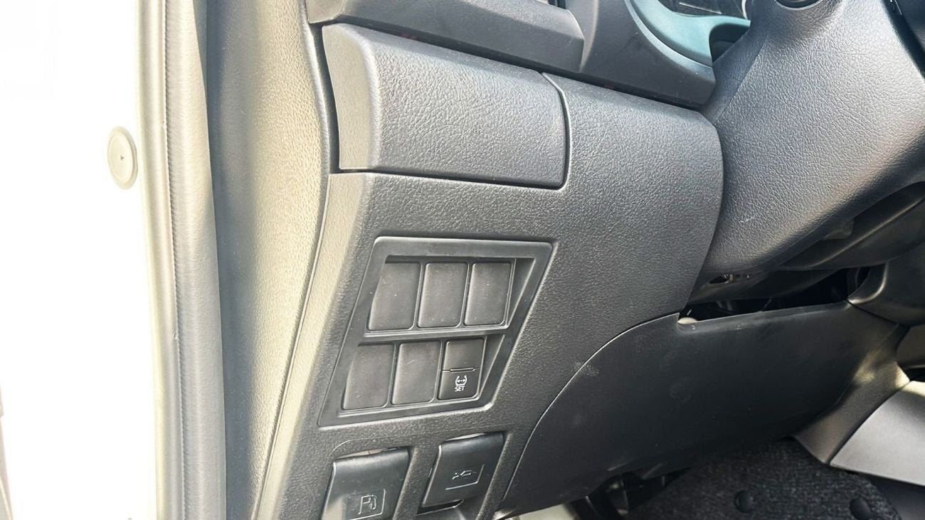 Toyota Hilux GL Toyota Hilux 2.7 petrol Manuel 2025 basic option four wheels