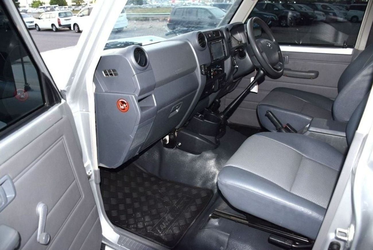 تويوتا لاند كروزر بيك آب 4.5L 8cyl Diesel, Manual, Four Wheel (Right hand)