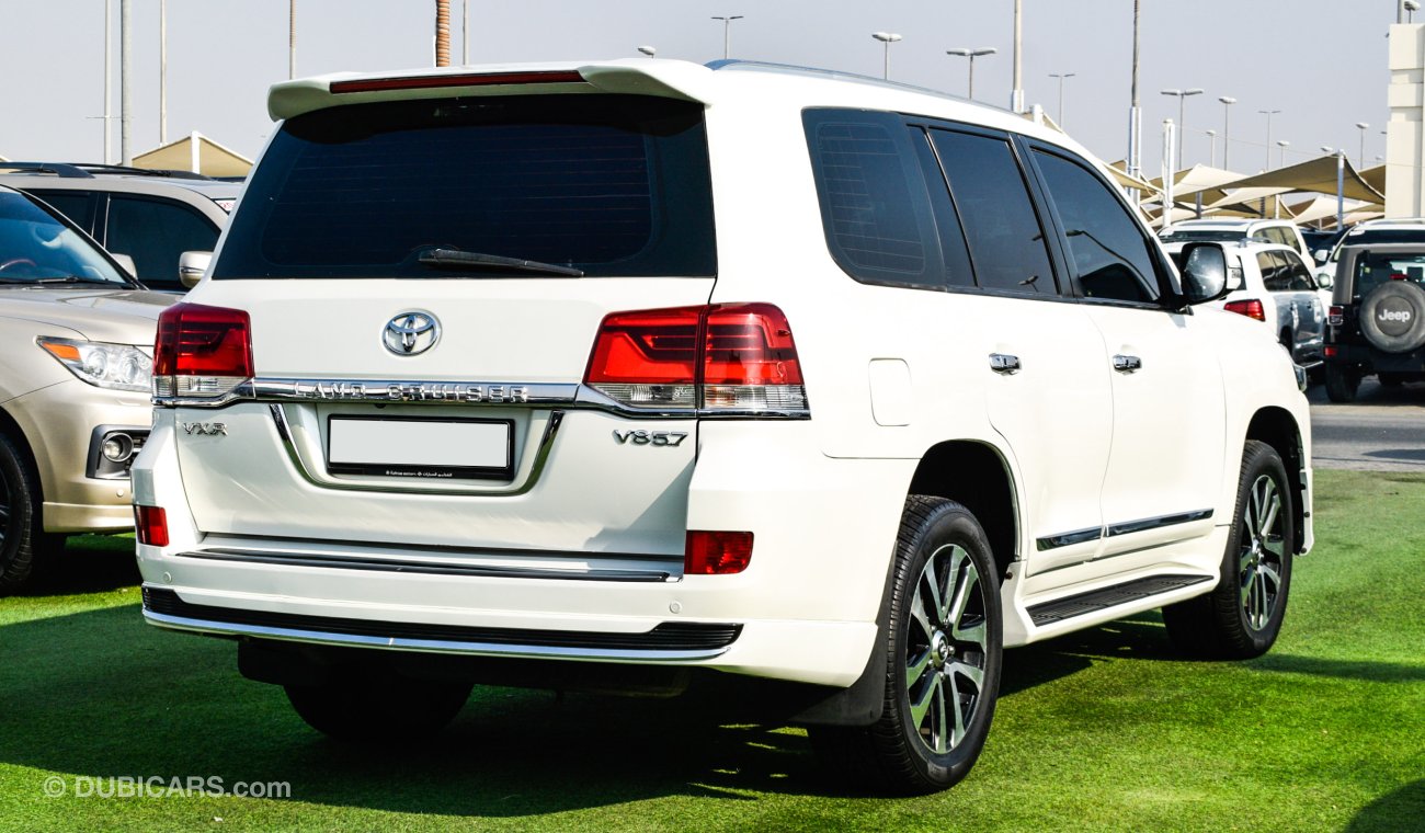 Toyota Land Cruiser VXR V8 5.7 Facelift 2020